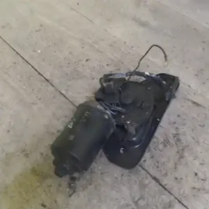 Újdonság SUZUKI SWIFT 89-96 Ablaktörlő motor első 4 vezetékes bontott alkatrész