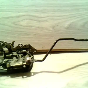 Árcsökkenés SUZUKI SWIFT 89-96 Bal első ajtó zárszerkezet mechanikus nem központizárasbontott alkatrész