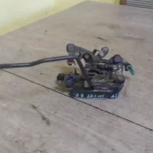 Vásárlói kedvenc SUZUKI SWIFT 89-96 Bal első ajtó zárszerkezet mechanikus 4 ajtós bontott alkatrész