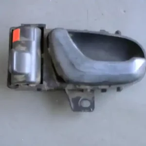 Árengedmény SUZUKI SWIFT 89-96 Bal első belső kilincs bontott alkatrész