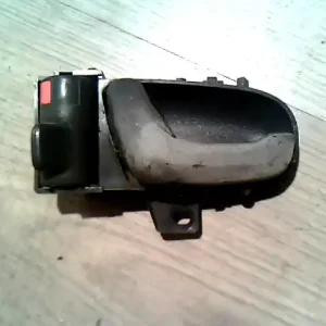 Azonnal elérhető SUZUKI SWIFT 89-96 Bal első belső kilincs bontott alkatrész