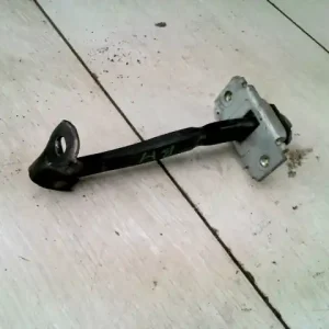 Alacsony ár SUZUKI SWIFT 89-96 Bal hátsó ajtóhatároló bontott alkatrész