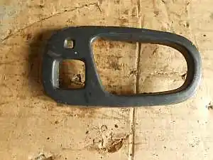 Alacsony ár SUZUKI SWIFT 89-96 Bal hátsó belső kilincsburkolat bontott alkatrész