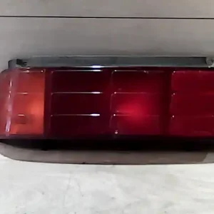 Végkiárusítás SUZUKI SWIFT 89-96 Bal hátsó lámpa bontott alkatrész