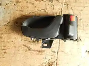 Újdonság SUZUKI SWIFT 89-96 Jobb első belső kilincs bontott alkatrész