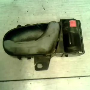 Végkiárusítás SUZUKI SWIFT 89-96 Jobb első belső kilincs bontott alkatrész