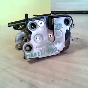 Árcsökkenés SUZUKI SWIFT 89-96 Jobb hátsó ajtó zárszerkezet mechanikus 5 ajtós bontott alkatrész