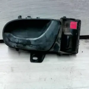 Vedd meg most SUZUKI SWIFT 89-96 Jobb hátsó belső kilincs 5 ajtós bontott alkatrész