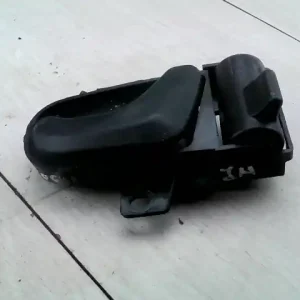 Akciós ár SUZUKI SWIFT 89-96 Jobb hátsó belső kilincs bontott alkatrész