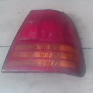 Vedd meg most SUZUKI SWIFT 89-96 Jobb hátsó lámpa 4 ajtós bontott alkatrész