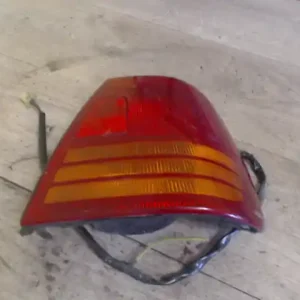 Vásárlói kedvenc SUZUKI SWIFT 89-96 Jobb hátsó lámpa 4 ajtós bontott alkatrész