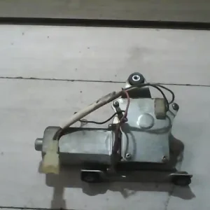 Akciós ár SUZUKI SWIFT 96-05 Ablaktörlő motor hátsó 5 ajtósbontott alkatrész