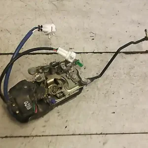 Árengedmény SUZUKI SWIFT 96-05 Bal első ajtó zárszerkezet központi záras központizárasbontott alkatrész