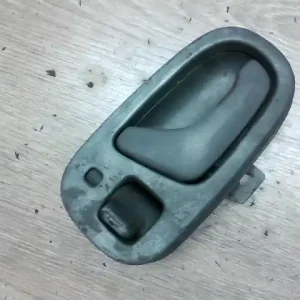 Árcsökkenés SUZUKI SWIFT 96-05 Bal első belső kilincs 5 ajtós bontott alkatrész