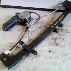 Újdonság SUZUKI SWIFT 96-05 Bal hátsó ablakemelő szerkezet elektromos 4 ajtós bontott alkatrész