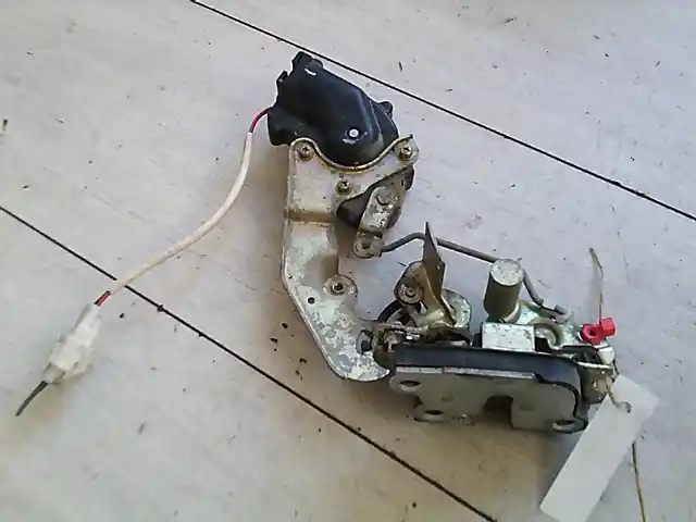 Árcsökkenés SUZUKI SWIFT 96-05 Bal hátsó ajtó zárszerkezet központi záras bontott alkatrész