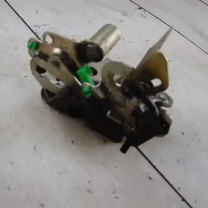 Árengedmény SUZUKI SWIFT 96-05 Bal hátsó ajtó zárszerkezet mechanikus bontott alkatrész