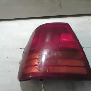 Árengedmény SUZUKI SWIFT 96-05 Bal hátsó lámpa 4 ajtós bontott alkatrész