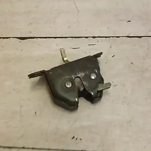 Azonnal elérhető SUZUKI SWIFT 96-05 Csomagtér ajtó zárszerkezet 5 ajtósbontott alkatrész