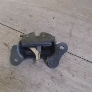 Vedd meg most SUZUKI SWIFT 96-05 Csomagtér ajtó zárszerkezet 5 ajtós bontott alkatrész