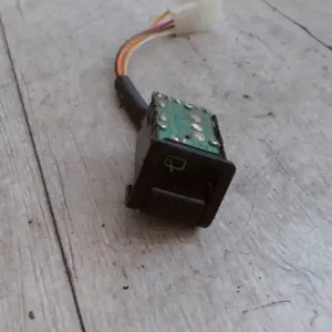 Vedd meg most SUZUKI SWIFT 96-05 Hátsó ablaktörlő kapcsoló bontott alkatrész