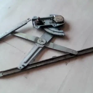 Akció SUZUKI SWIFT 96-05 Jobb első ablakemelő szerkezet mechanikus bontott alkatrész