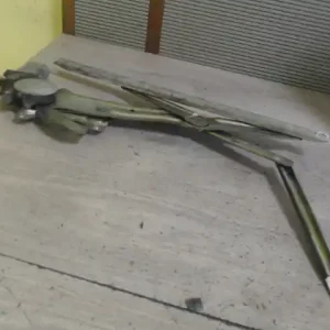 Végkiárusítás SUZUKI SWIFT 96-05 Jobb első ablakemelő szerkezet elektromos bontott alkatrész