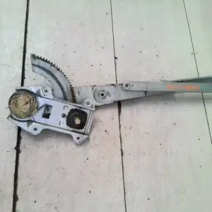 Árcsökkenés SUZUKI SWIFT 96-05 Jobb első ablakemelő szerkezet mechanikus 5 ajtós bontott alkatrész