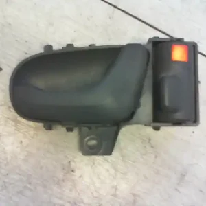 Végkiárusítás SUZUKI SWIFT 96-05 Jobb első belső kilincs bontott alkatrész