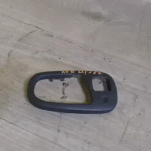 Akciós ár SUZUKI SWIFT 96-05 Jobb első kilincsburkolat takaró elem 5 ajtós bontott alkatrész