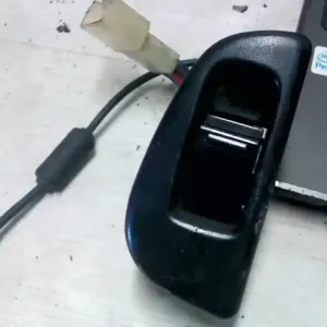 Utolsó esély SUZUKI SWIFT 96-05 Jobb hátsó ablakemelő kapcsoló 4 ajtós bontott alkatrész