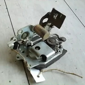 Utolsó esély SUZUKI SWIFT 96-05 Jobb hátsó ajtó zárszerkezet mechanikus bontott alkatrész