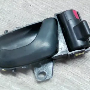 Vedd meg most SUZUKI SWIFT 96-05 Jobb hátsó belső kilincs bontott alkatrész