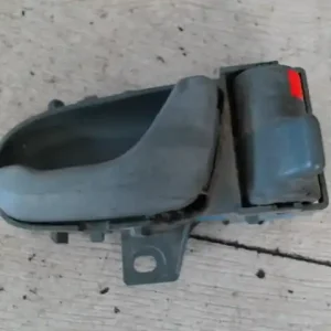 Vedd meg online SUZUKI SWIFT 96-05 Jobb hátsó belső kilincs bontott alkatrész