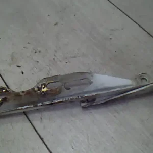 Árengedmény SUZUKI SWIFT 96-05 Motorháztető bal zsanér bontott alkatrész