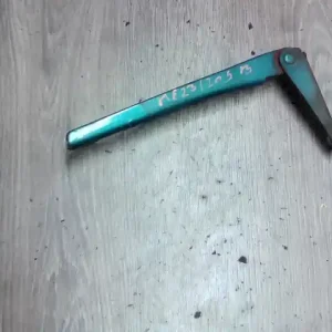 Végkiárusítás SUZUKI SWIFT 96-05 Motorháztető bal zsanér bontott alkatrész