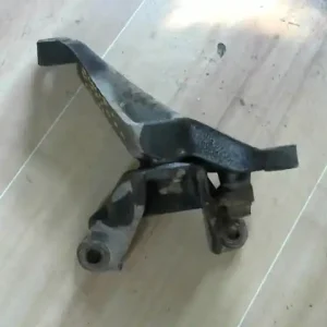 Vásárlói kedvenc SUZUKI SWIFT 96-05 Motortartó bak bontott alkatrész