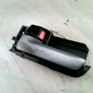 Vedd meg online SUZUKI SX4 Bal első belső kilincs bontott alkatrész