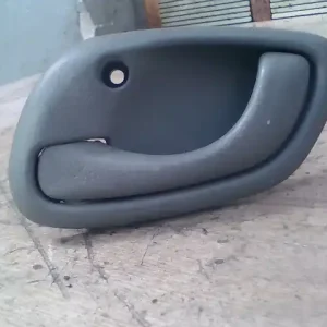 Vedd meg online SUZUKI WagonR+ Bal első belső kilincs bontott alkatrész