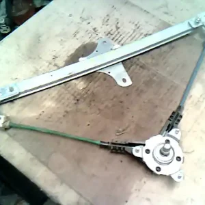 Vedd meg most SUZUKI WagonR+ Bal hátsó ablakemelő szerkezet mechanikus bontott alkatrész