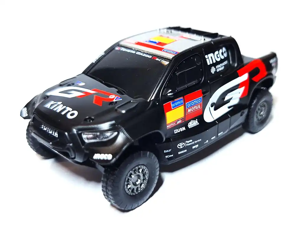Toyota GR DKR Hilux Evo T1U hátrahúzós játékautó 1:64 Végkiárusítás