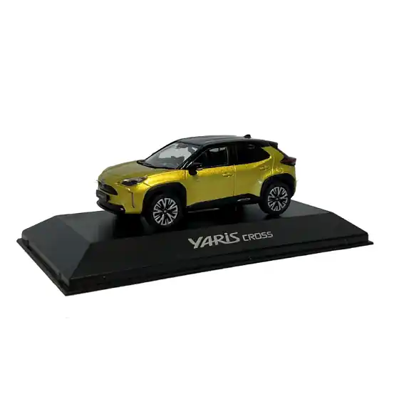 Ingyenes szállítás Toyota Yaris Cross modellautó