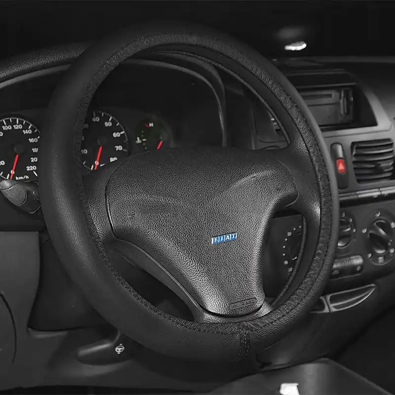 Fekete bőr kormányvédő Legkelendőbb