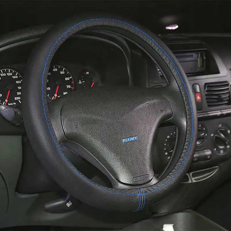 Szuper ajánlat Fekete bőr kormányvédő kék varrással